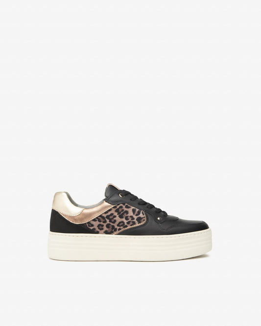 - Sneakers da donna in pelle NeroGiardini -
