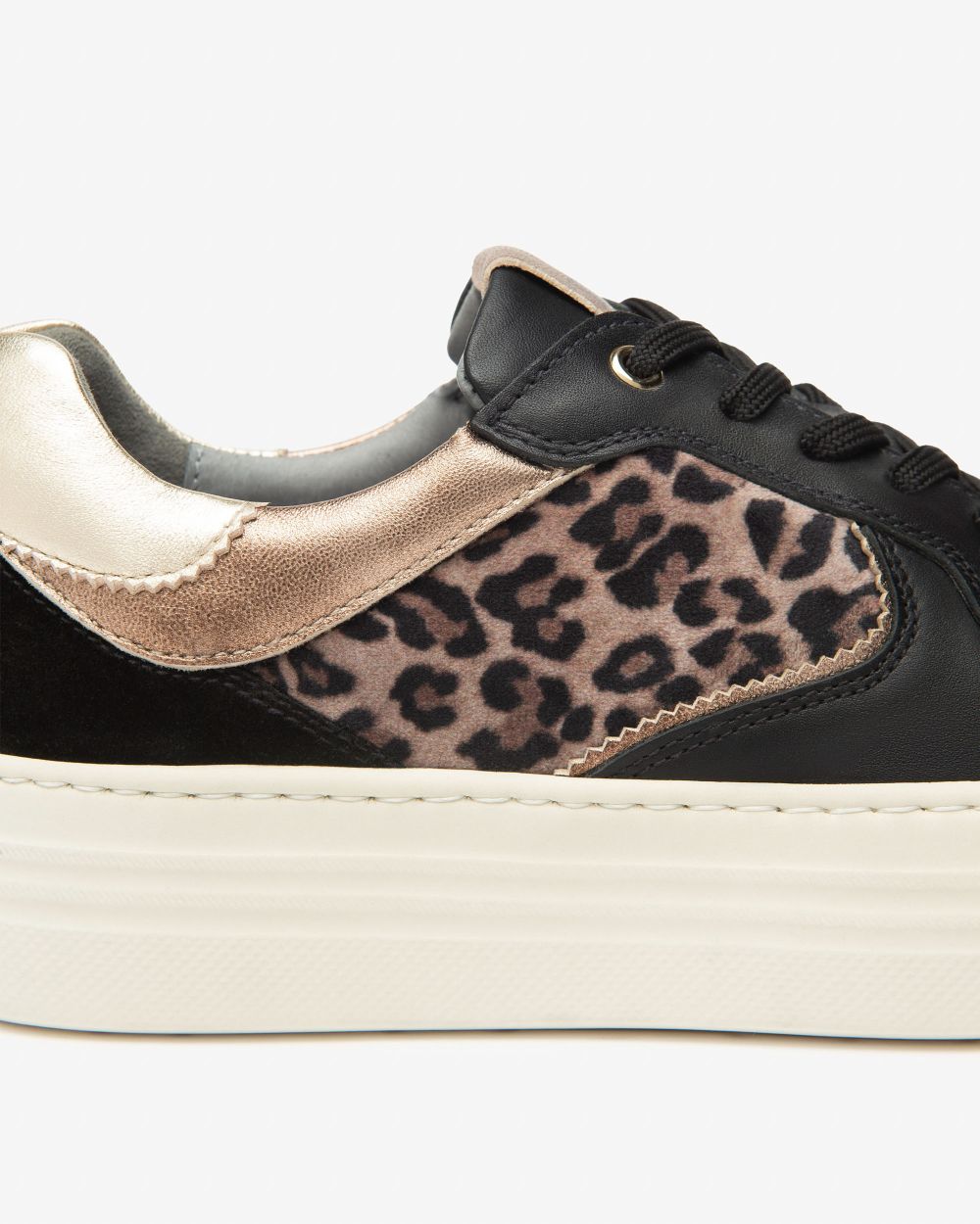 - Sneakers da donna in pelle NeroGiardini -