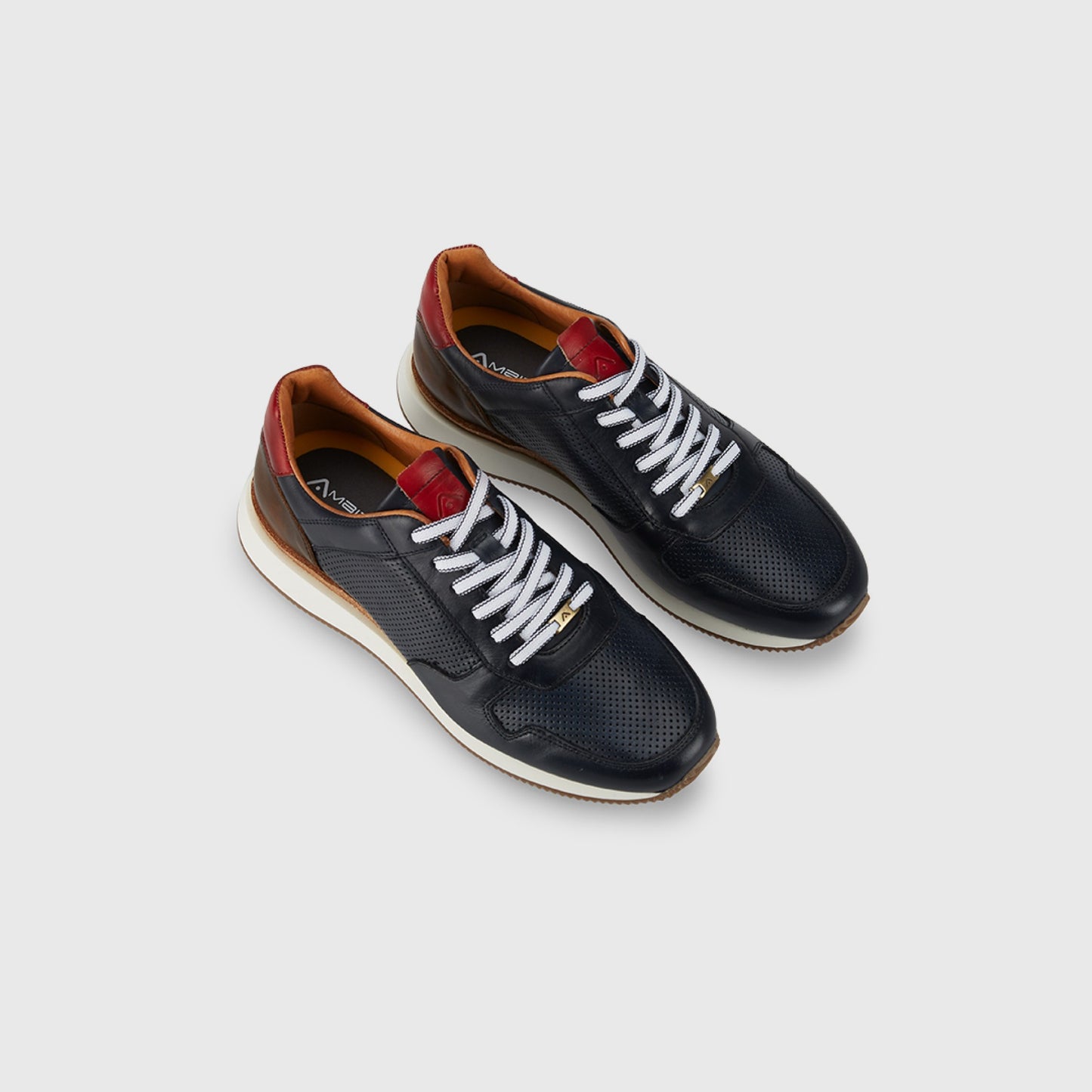 Sneakers da uomo in pelle traforata Ambitious