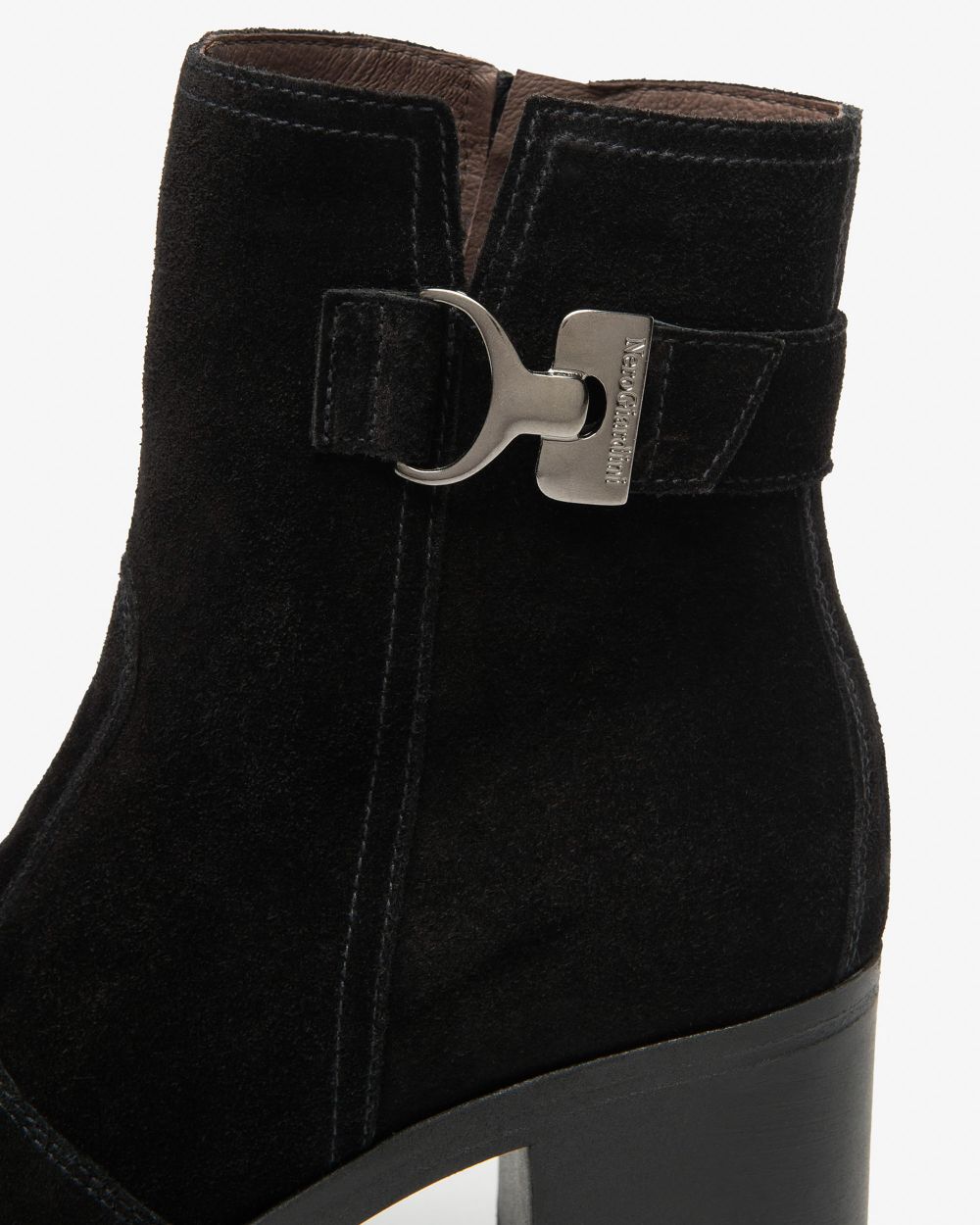 Stivaletti da donna in camoscio NeroGiardini