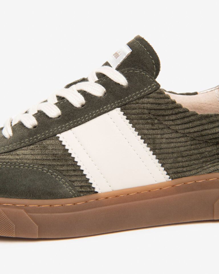 Sneakers da donna in camoscio NeroGiardini