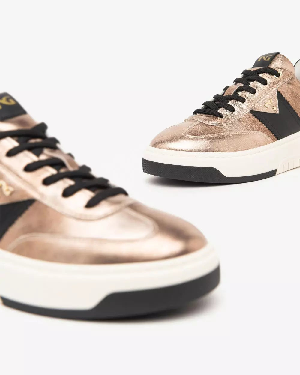 - Sneakers da donna in pelle NeroGiardini -