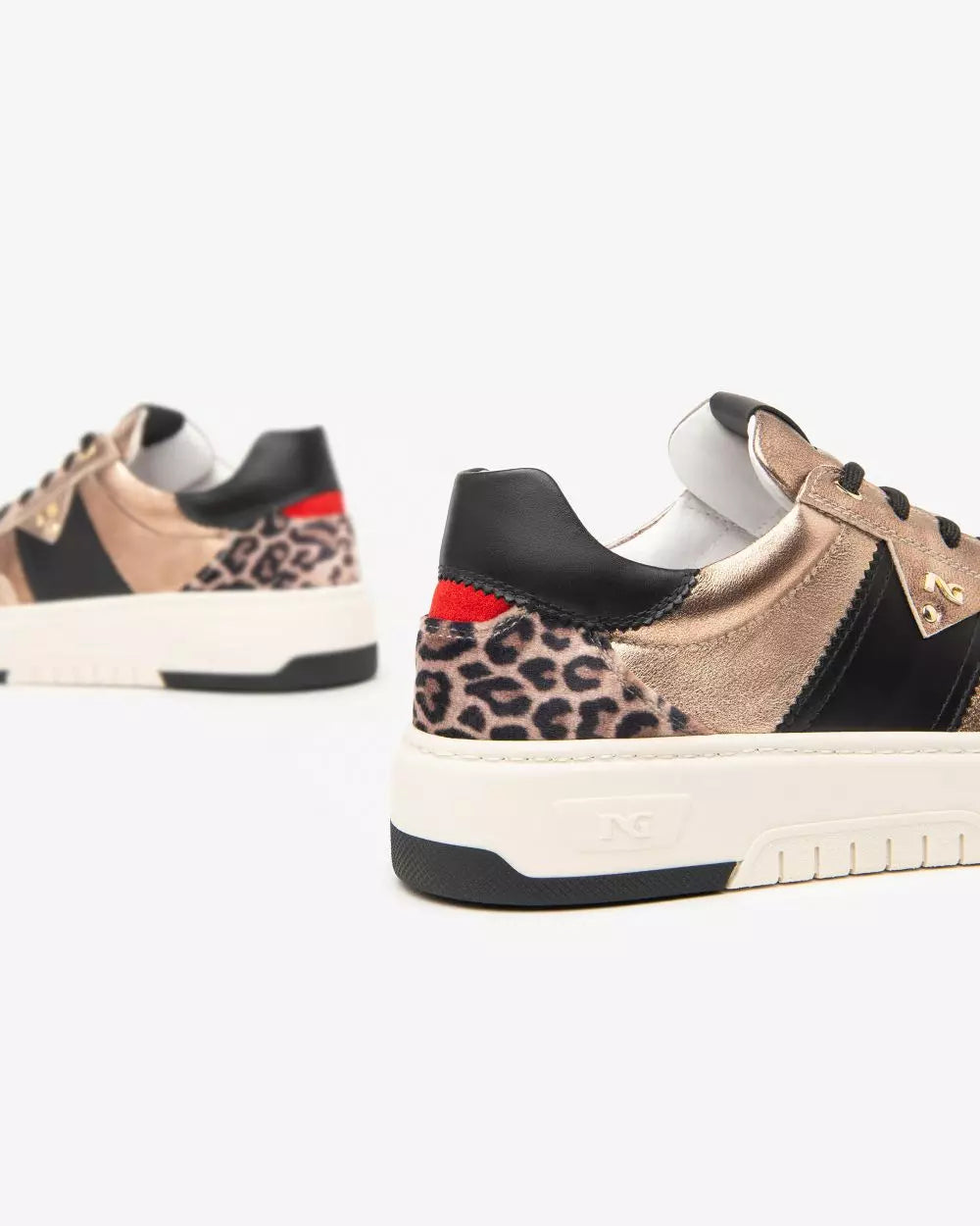 - Sneakers da donna in pelle NeroGiardini -