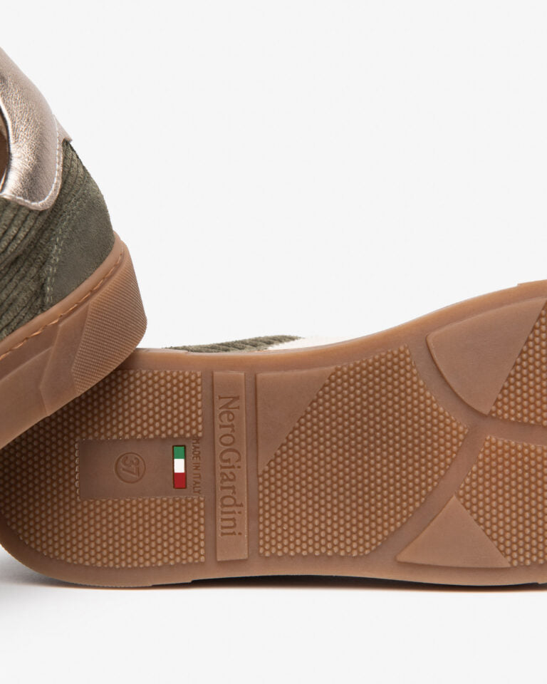 Sneakers da donna in camoscio NeroGiardini