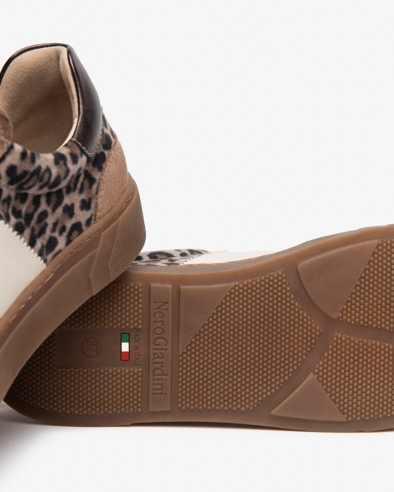 Sneakers da donna in camoscio NeroGiardini
