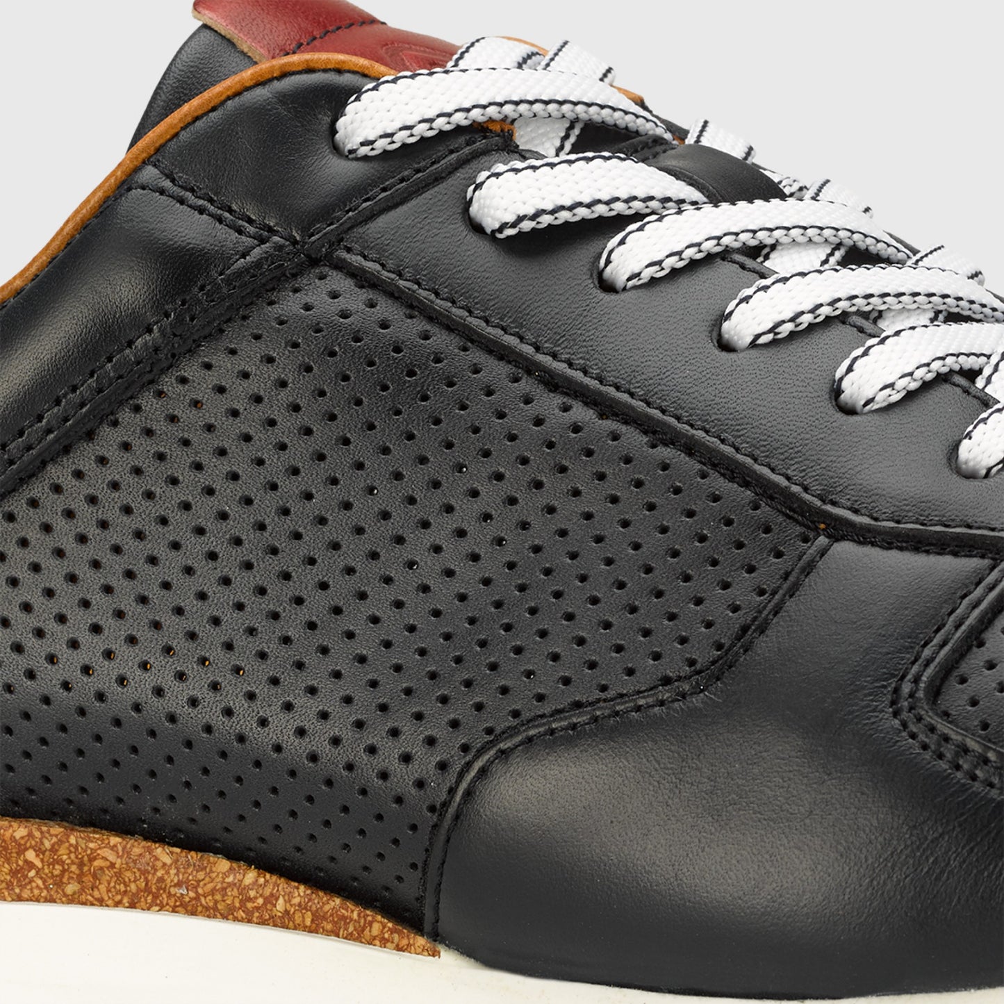 Sneakers da uomo in pelle traforata Ambitious