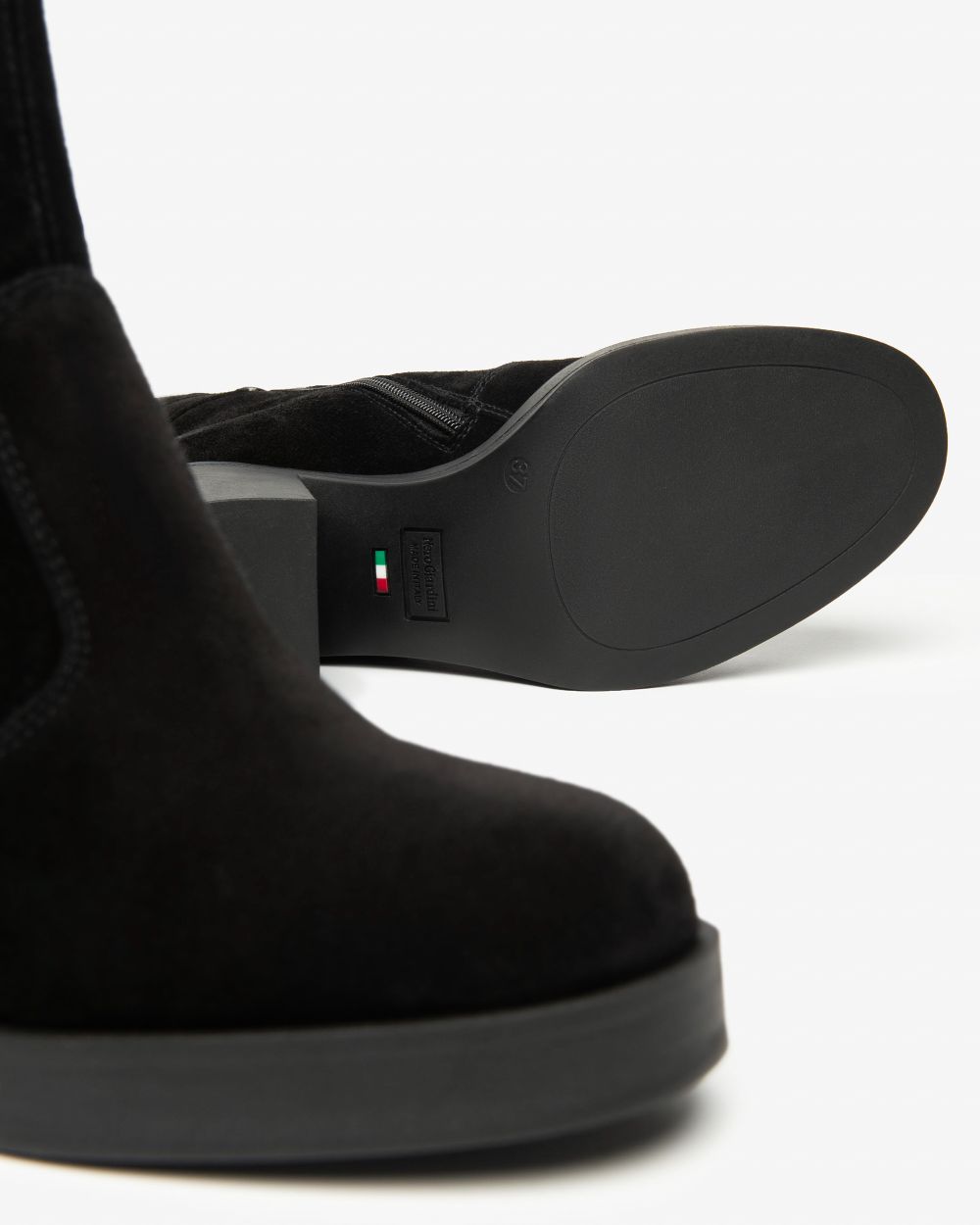 Stivaletti da donna in camoscio NeroGiardini