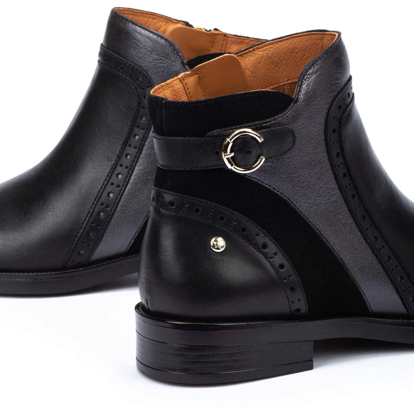 Stivaletti da donna in pelle con fibbia Pikolinos