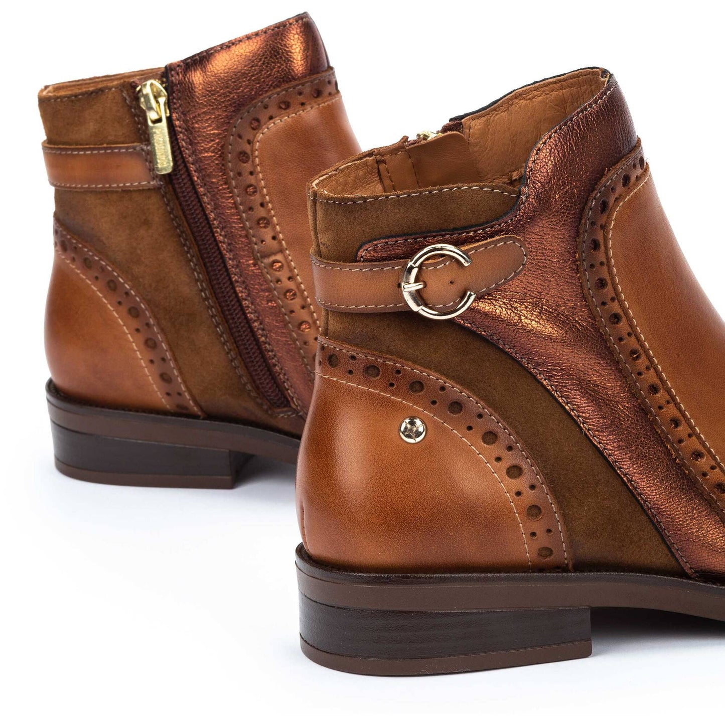 Stivaletti da donna in pelle con fibbia Pikolinos