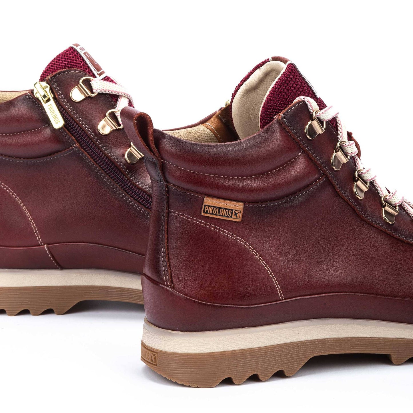 Stivaletti strigati da donna in pelle Pikolinos