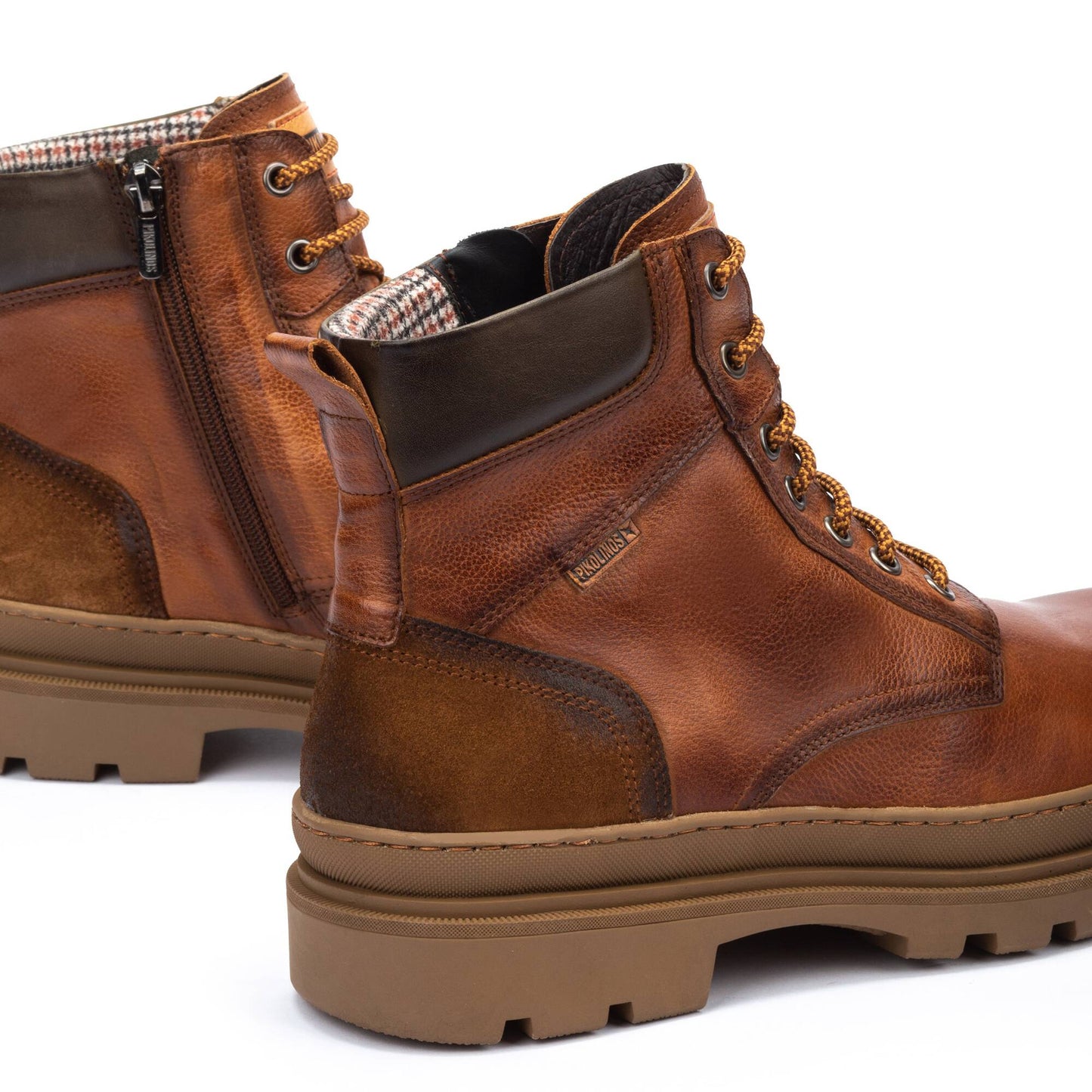 Anfibi da uomo stringati in pelle Pikolinos
