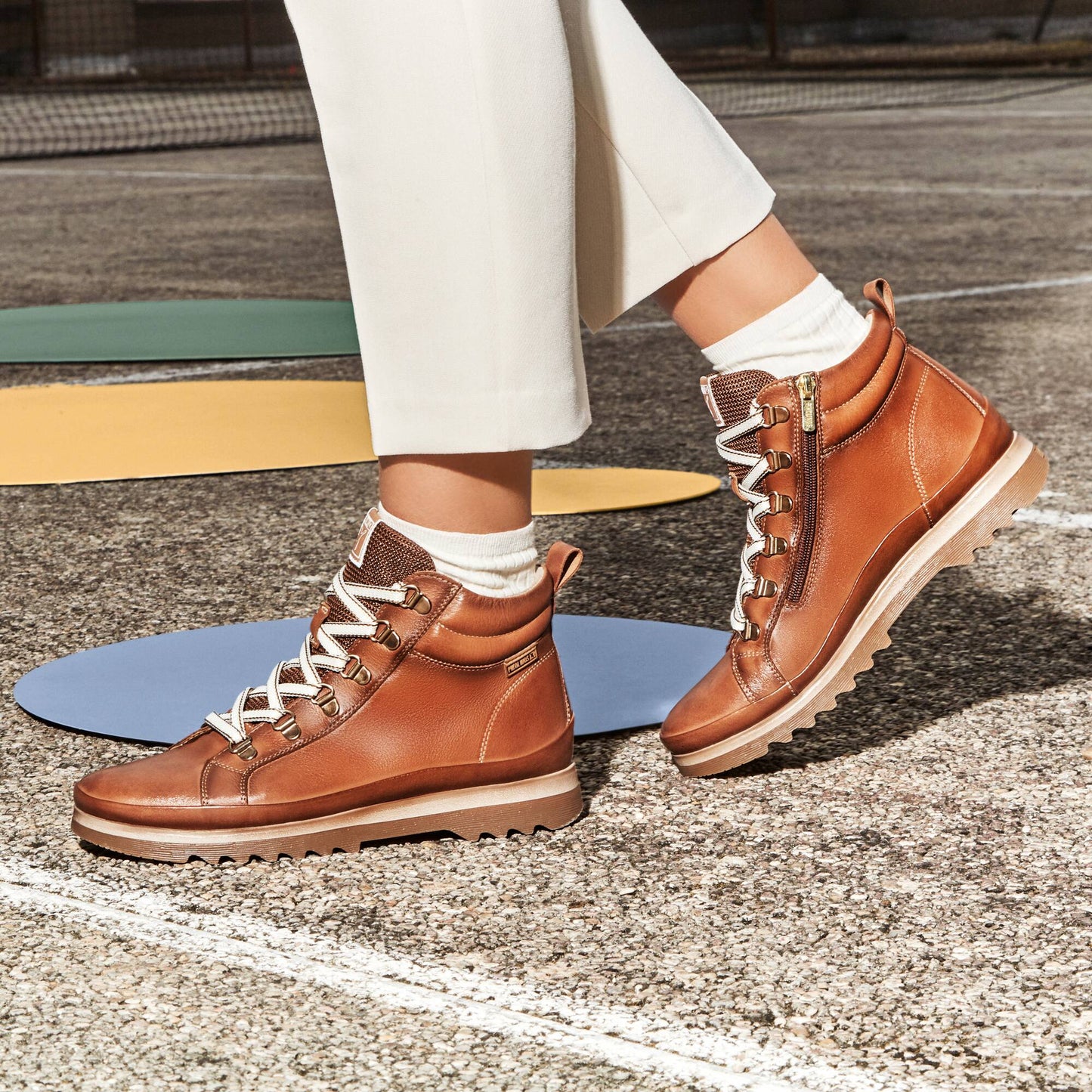 Stivaletti strigati da donna in pelle Pikolinos