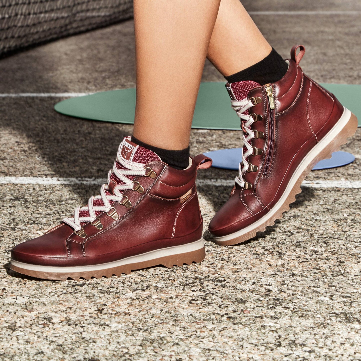 Stivaletti strigati da donna in pelle Pikolinos