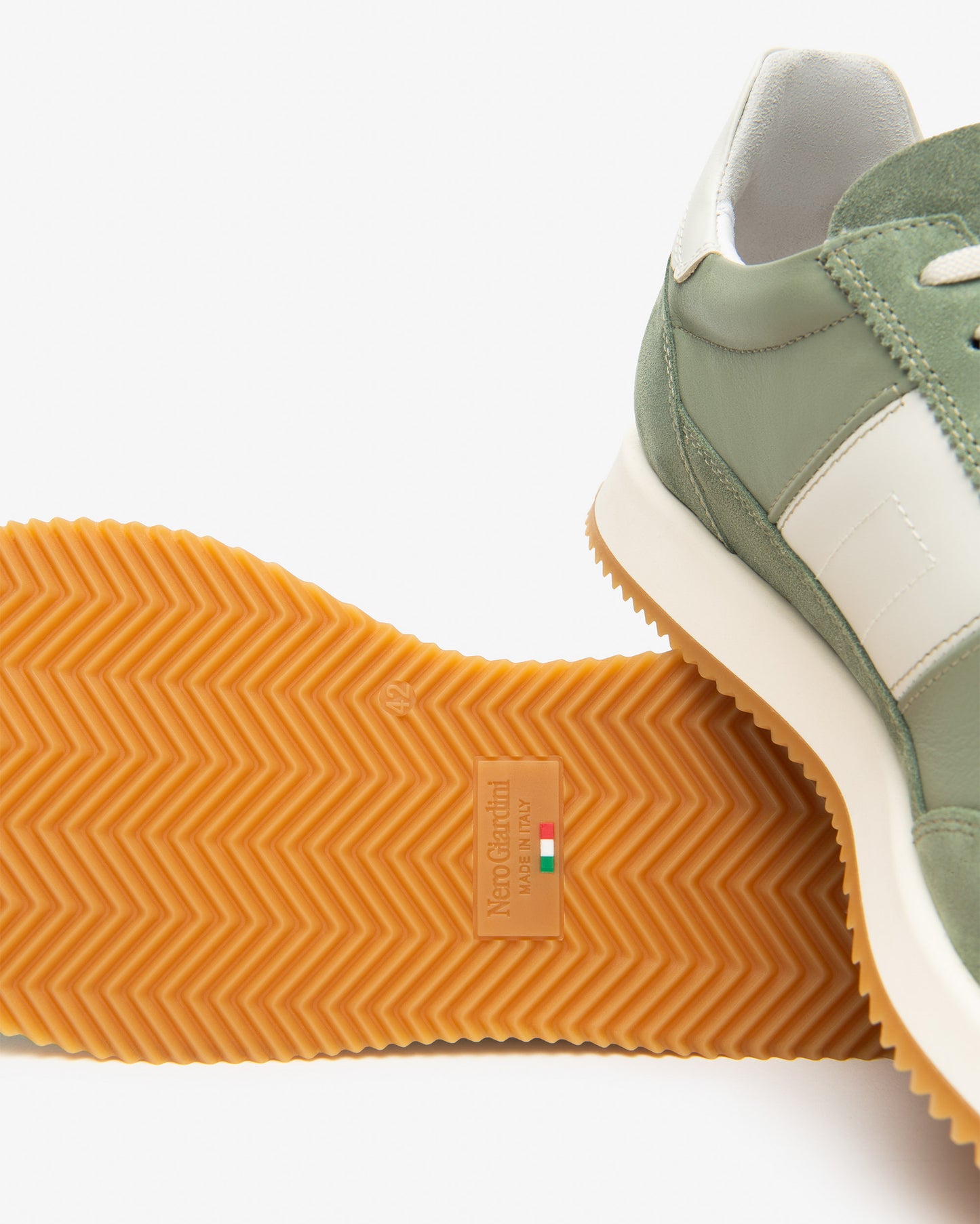 Sneakers da uomo in camoscio NeroGiardini
