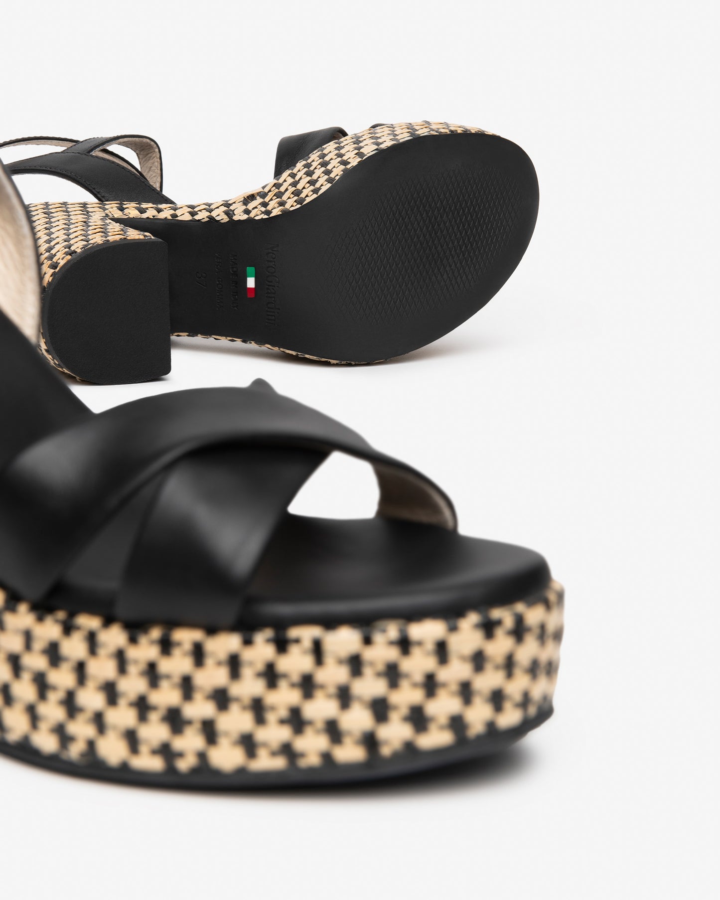 - Sandali da donna in pelle NeroGiardini -