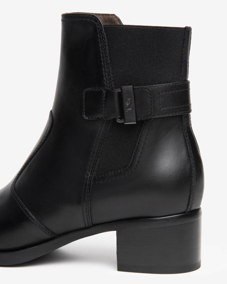 Tronchetti da donna in pelle con zip laterale Nero Giardini