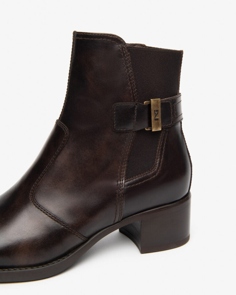 Tronchetti da donna in pelle con zip laterale Nero Giardini