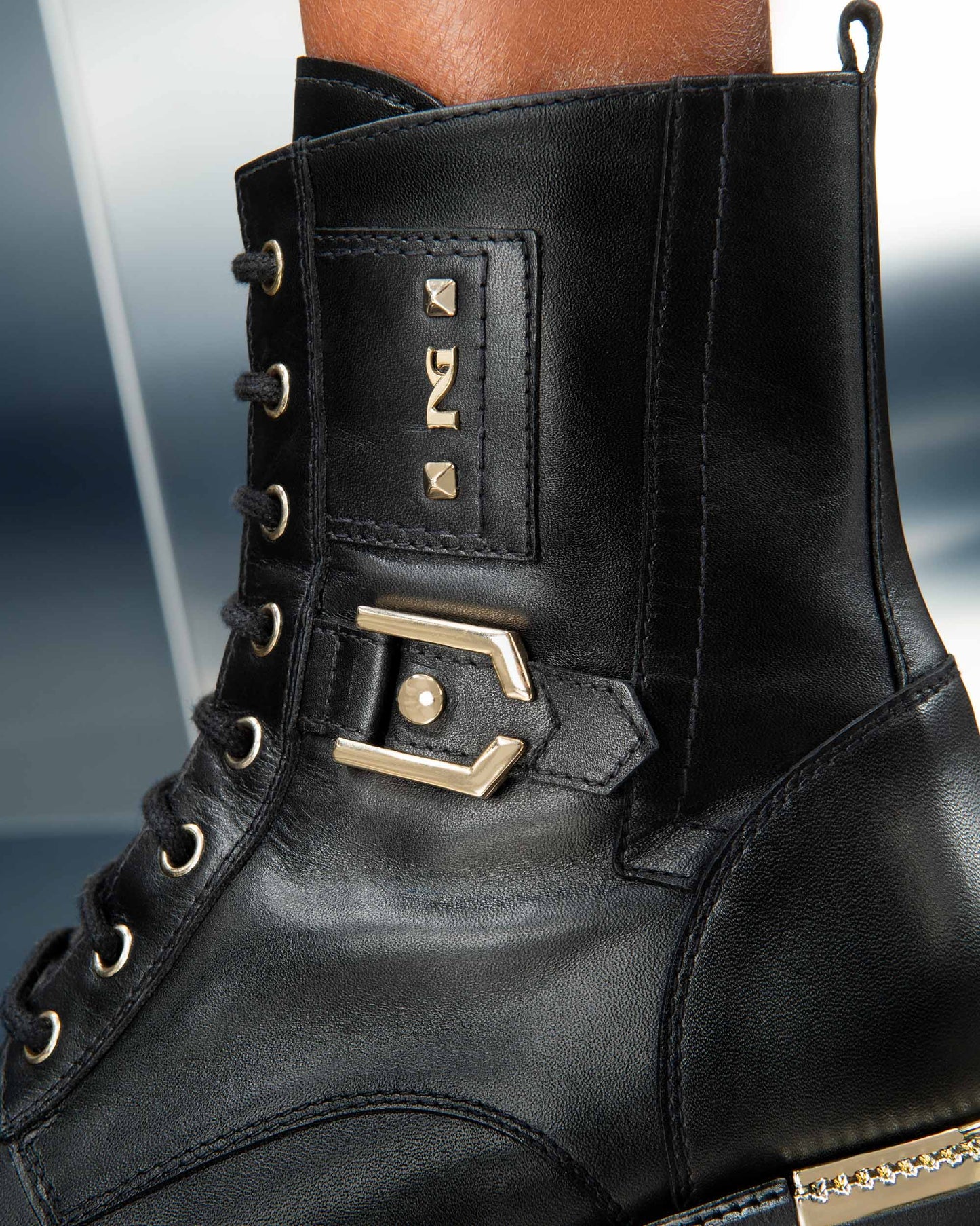 Anfibi da donna in pelle allacciati con zip Nero Giardini