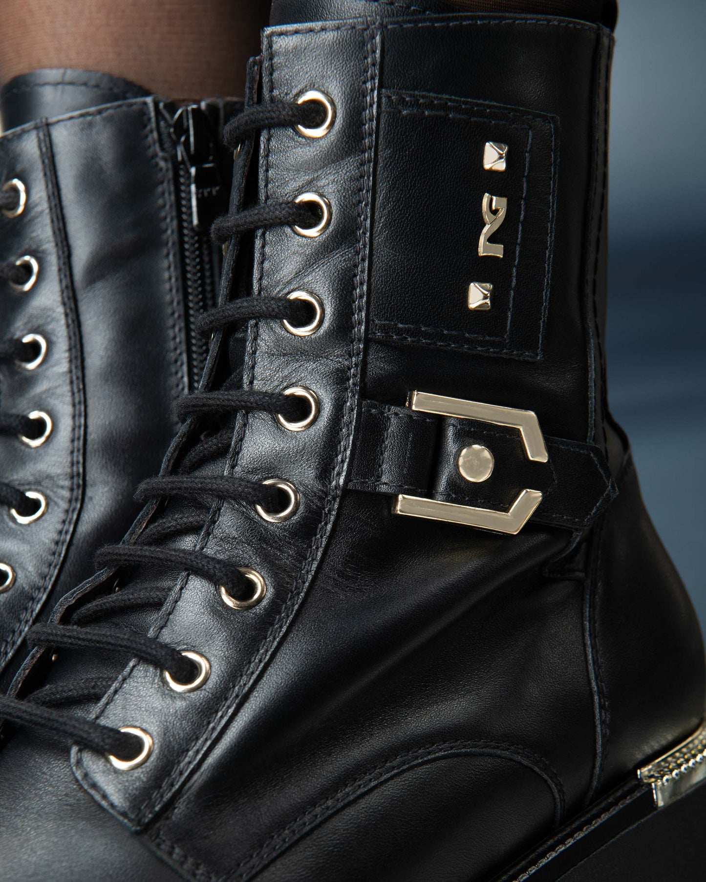 Anfibi da donna in pelle allacciati con zip Nero Giardini