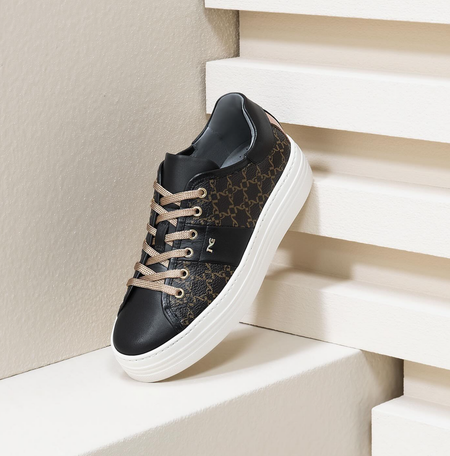 Sneakers da donna in pelle Nero Giardini